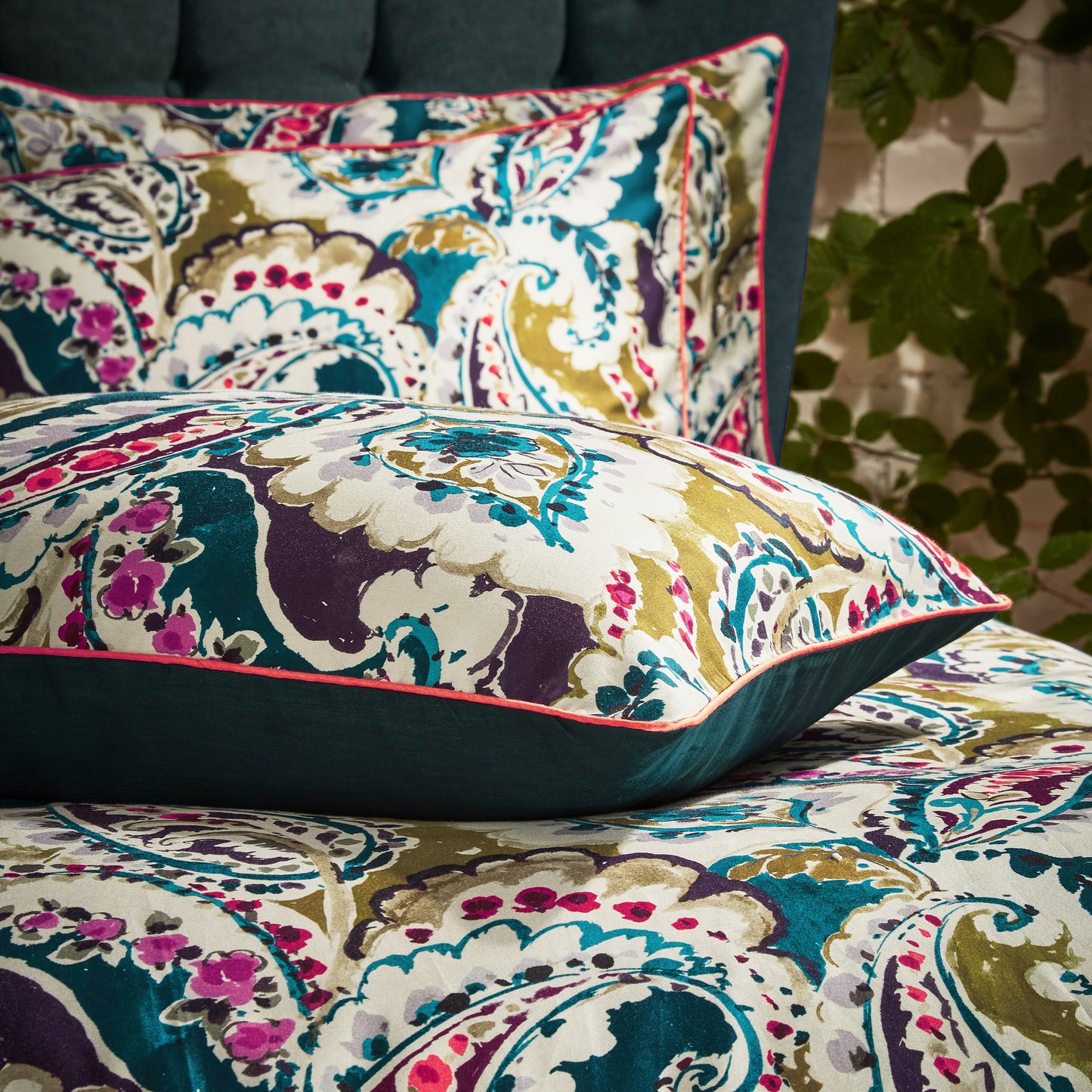 Aretha Paisley Cotton Sateen Piped Duvet Cover Set